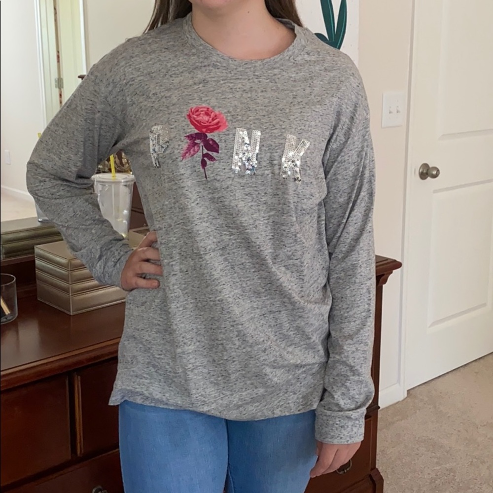 Graphic VS PINK long sleeve tee! 🌹